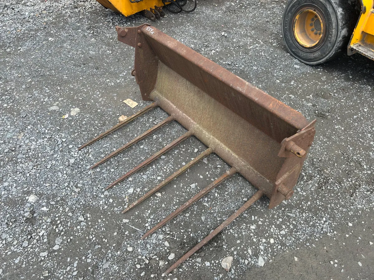 Dung Fork Massey 80 Brackets - Image 2