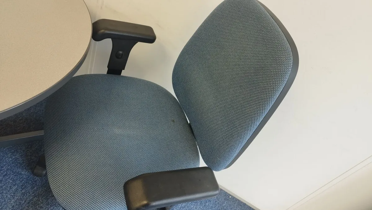 Small table with chairs (free) - Image 2