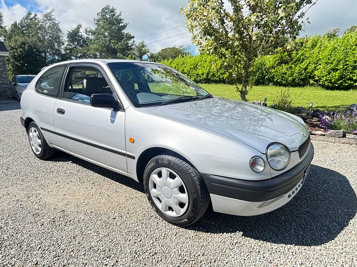 Toyota Corolla 1.3i Auto 49,500 miles - Image 2