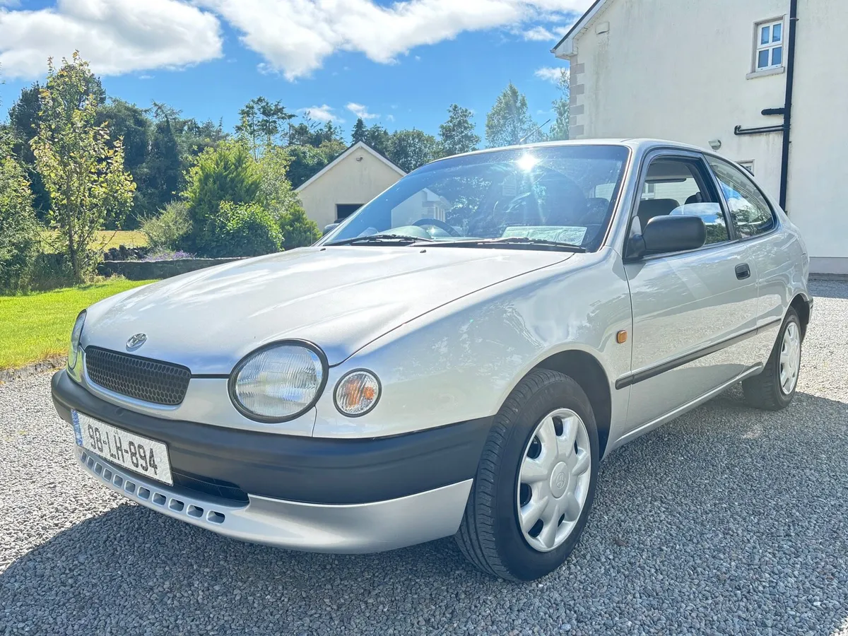 Toyota Corolla 1.3i Auto 49,500 miles - Image 3
