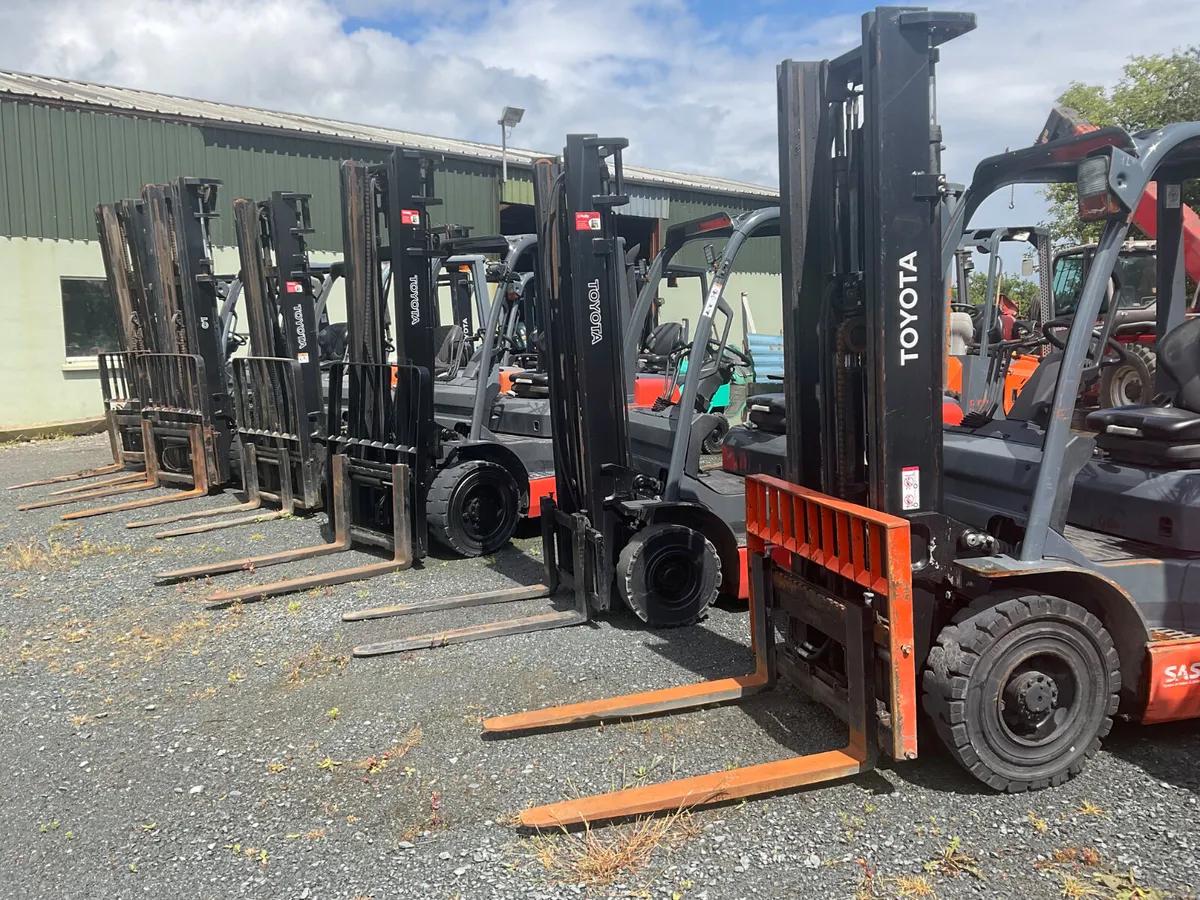 FORKLIFT - Image 1