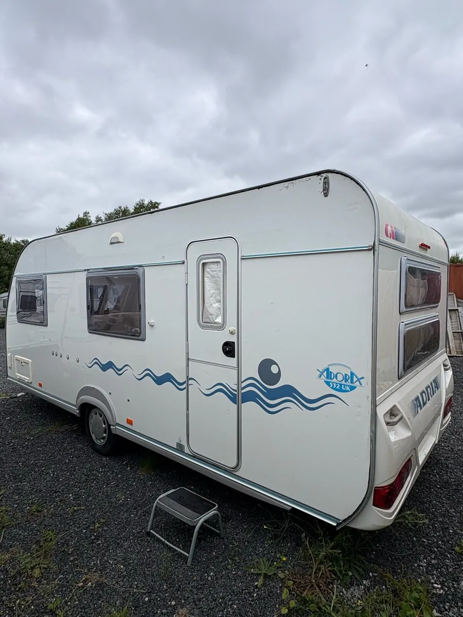 Adria Adora 6 Berth Fixed Bunkbed Caravan - Image 4
