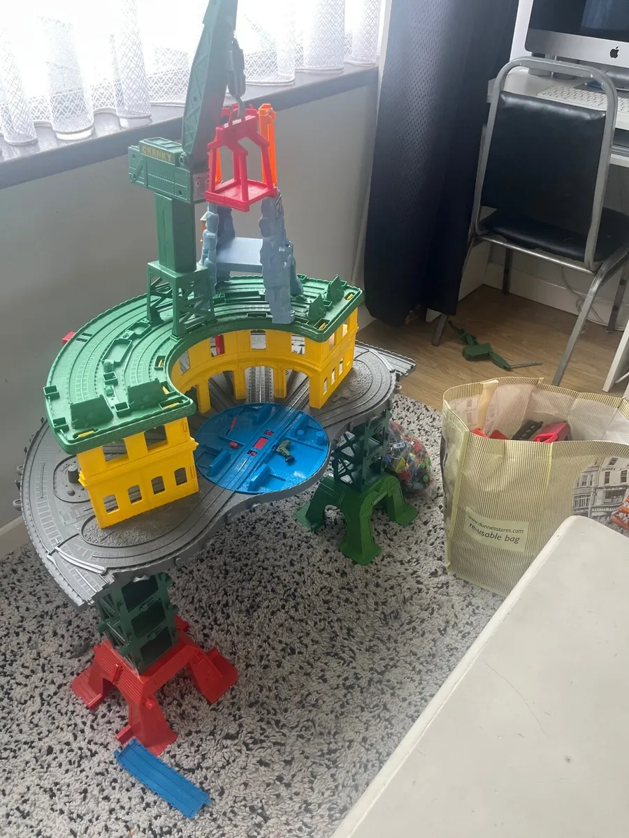 Free Thomas the tank engine superstation