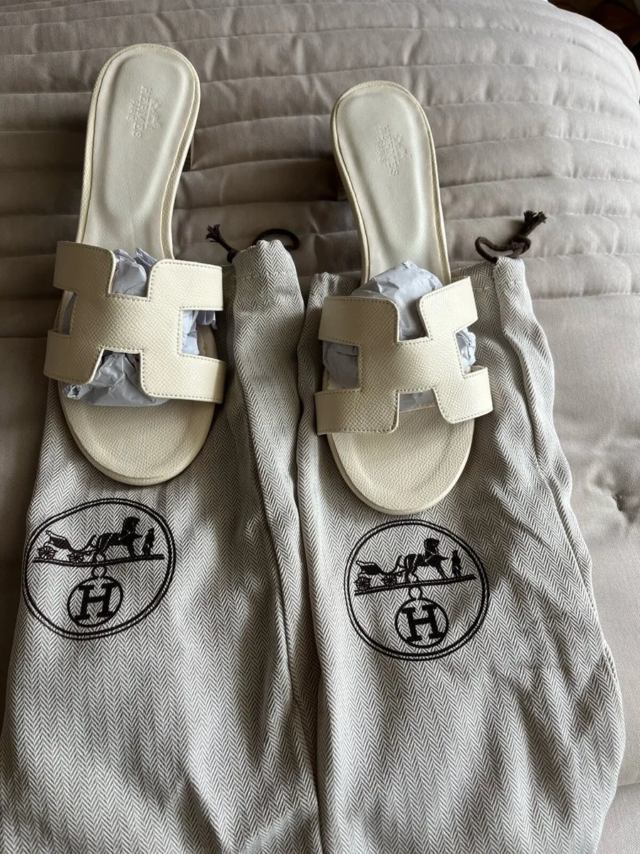 H sandals/sliders - Image 1