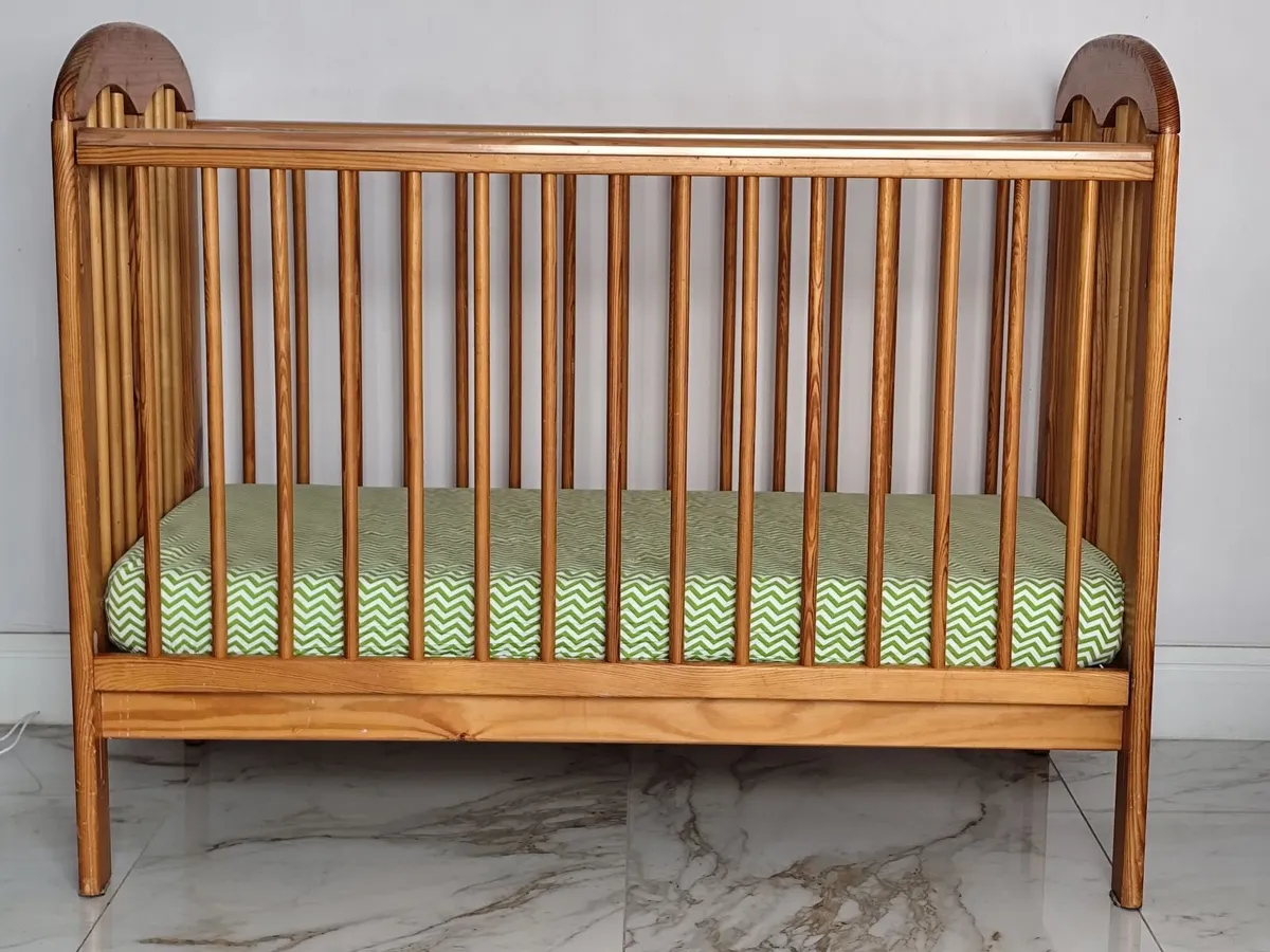 Baby cot - Image 1