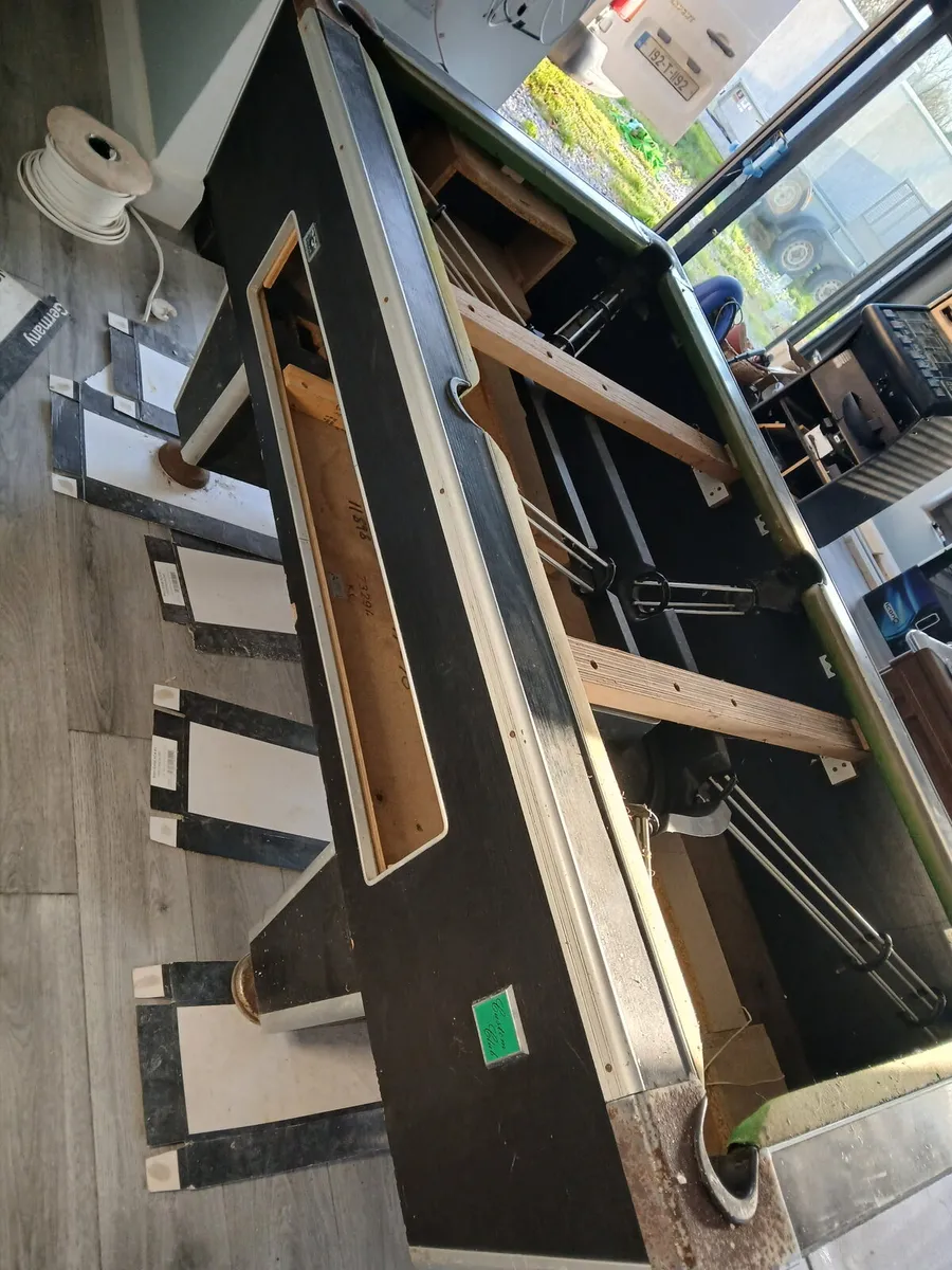 Pool table - Image 2