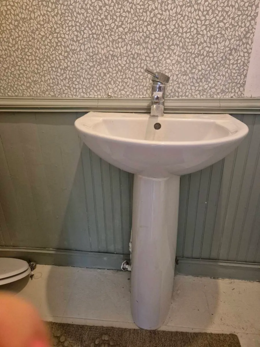 Bathroom sink