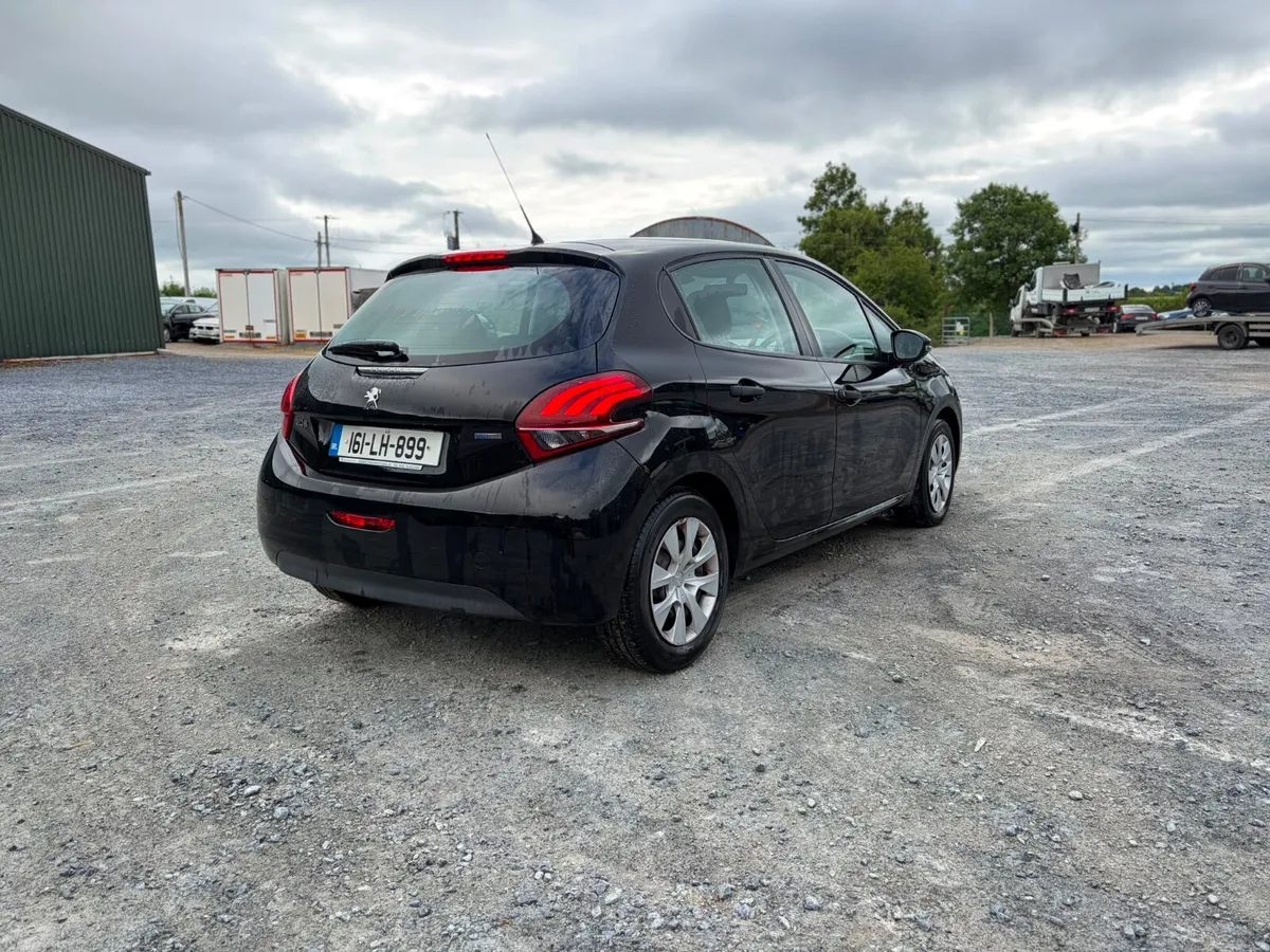 2016 Peugeot 208 1.L. petrol - Image 2
