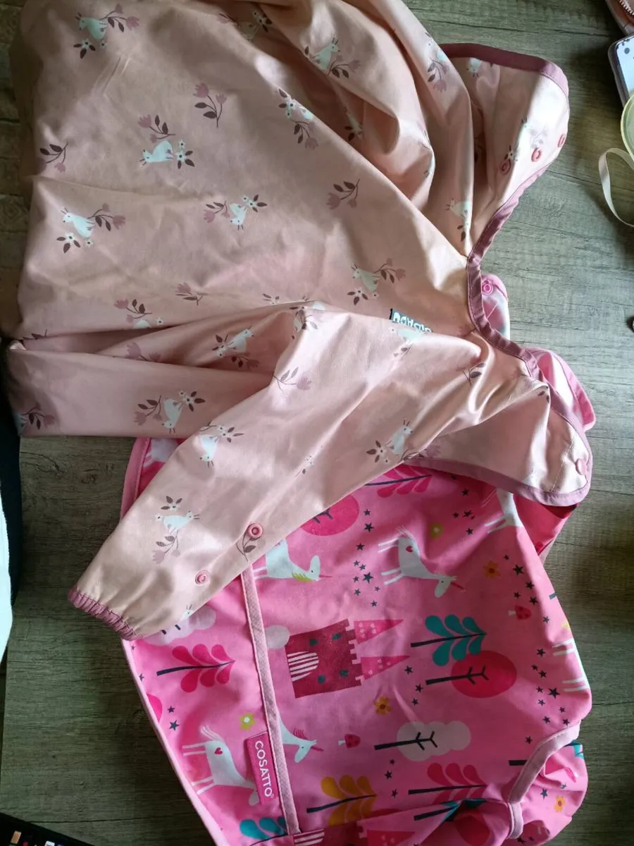 Baby weaning bibs and plates/bowls - Image 2