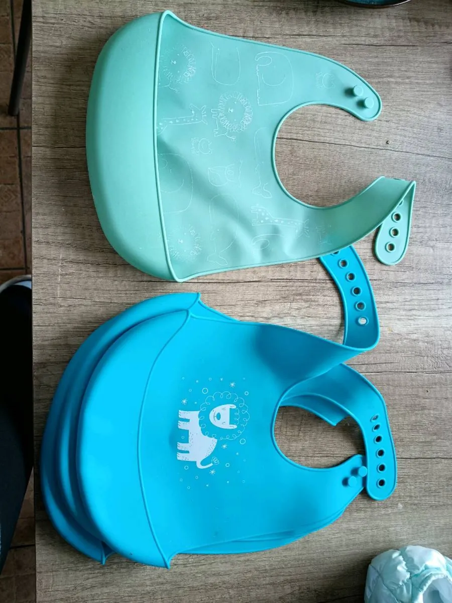 Baby weaning bibs and plates/bowls - Image 4