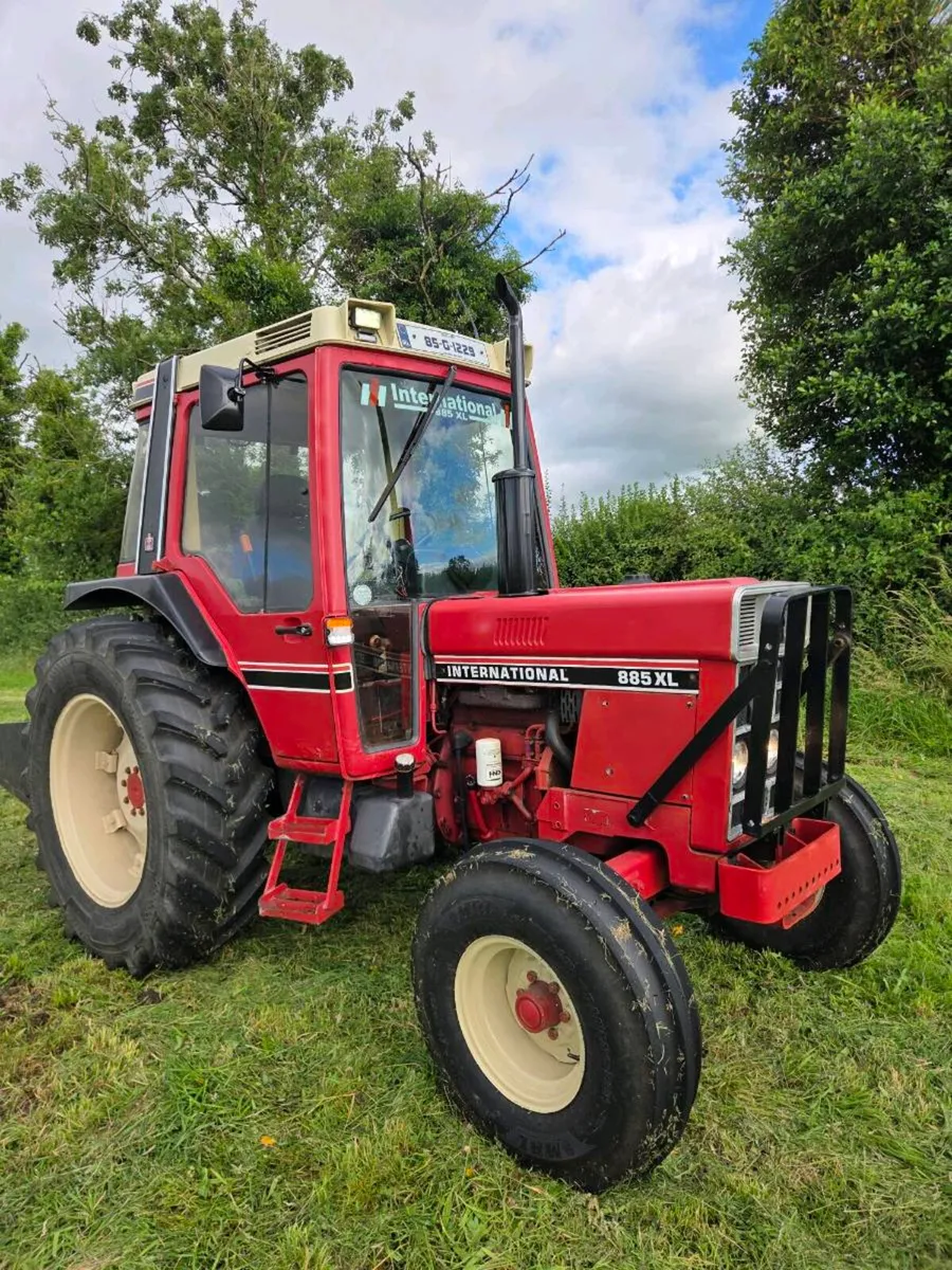 International 885 XL - Image 1