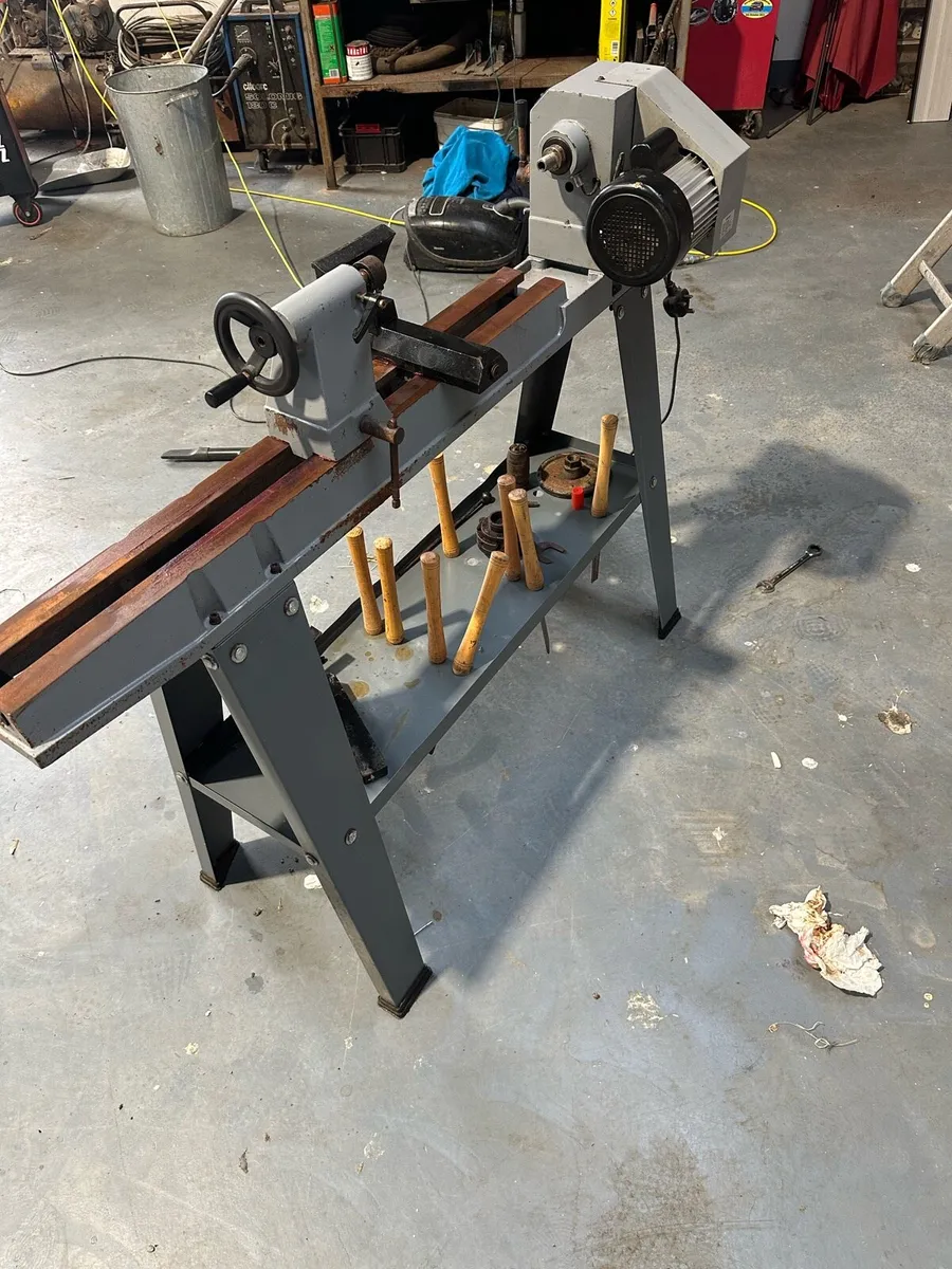 SIP 12” x 36” Swivel Head Wood Turning Lathe - Image 2