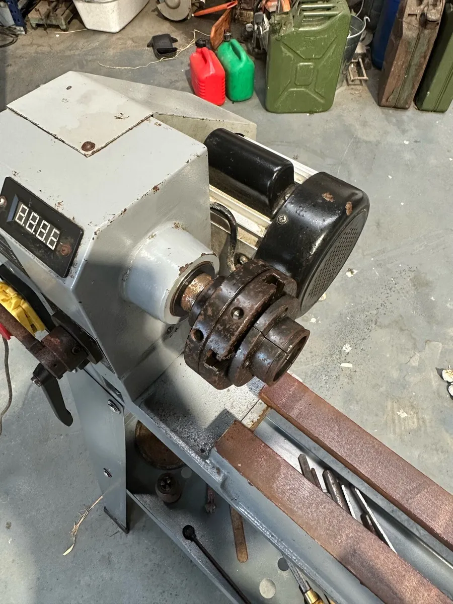 SIP 12” x 36” Swivel Head Wood Turning Lathe - Image 4