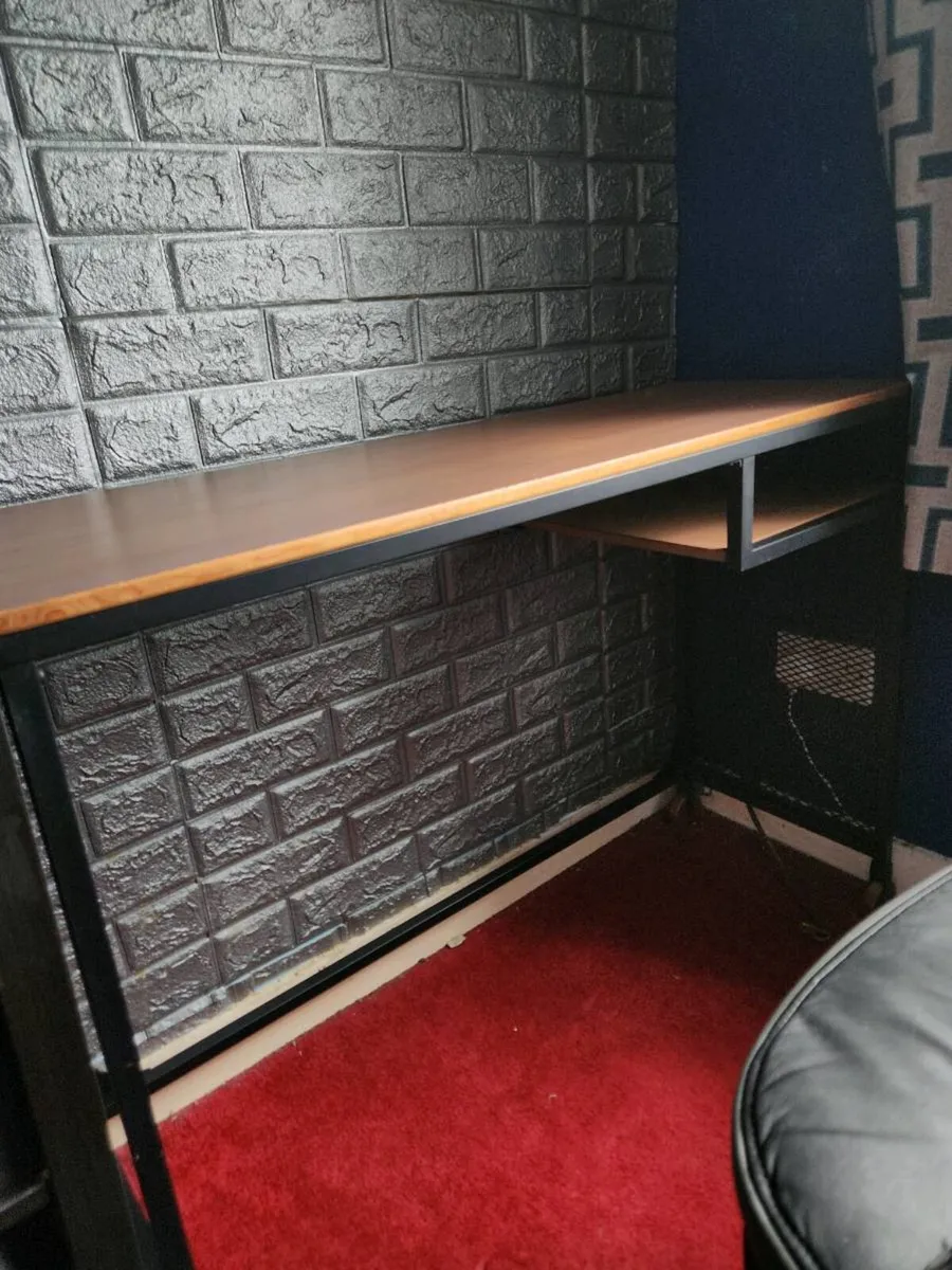 Brown desk - Image 1