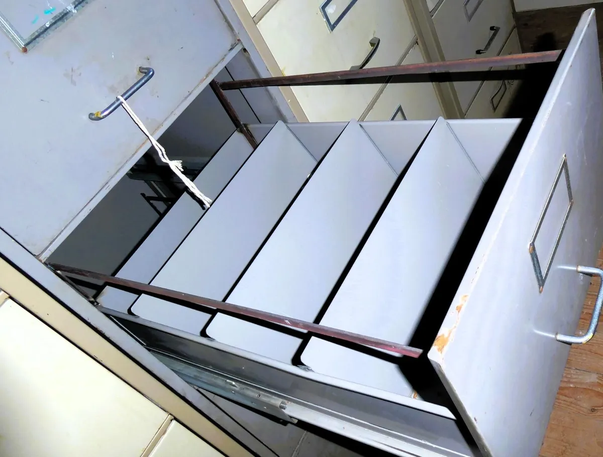 6 four drawer metal Filing Cabinets - Image 2
