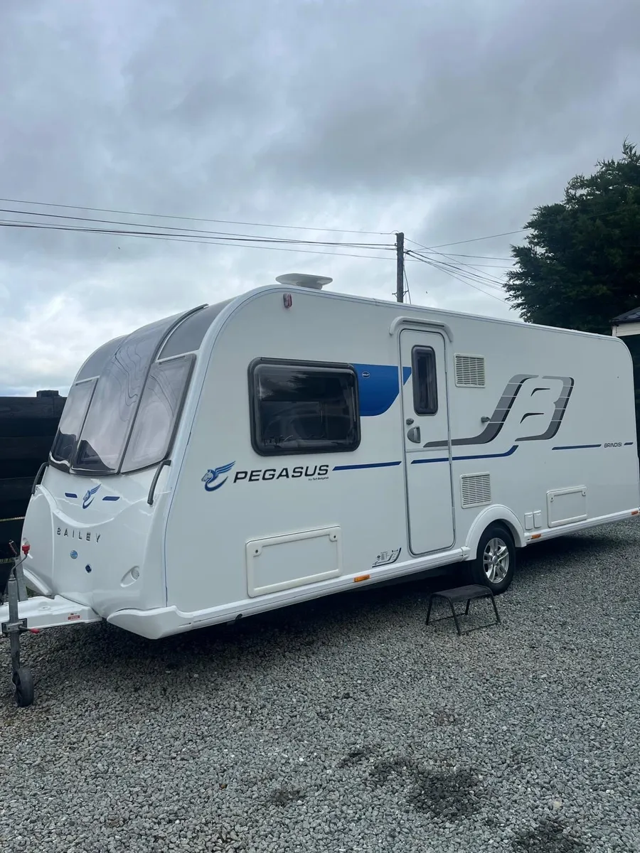 2017 Bailey Pegasus with island bed - Image 1