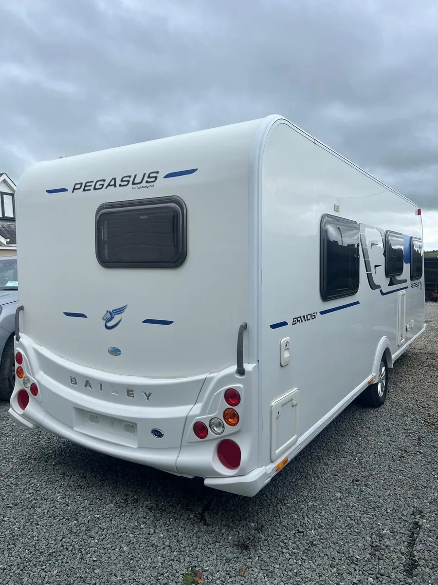 2017 Bailey Pegasus with island bed - Image 4
