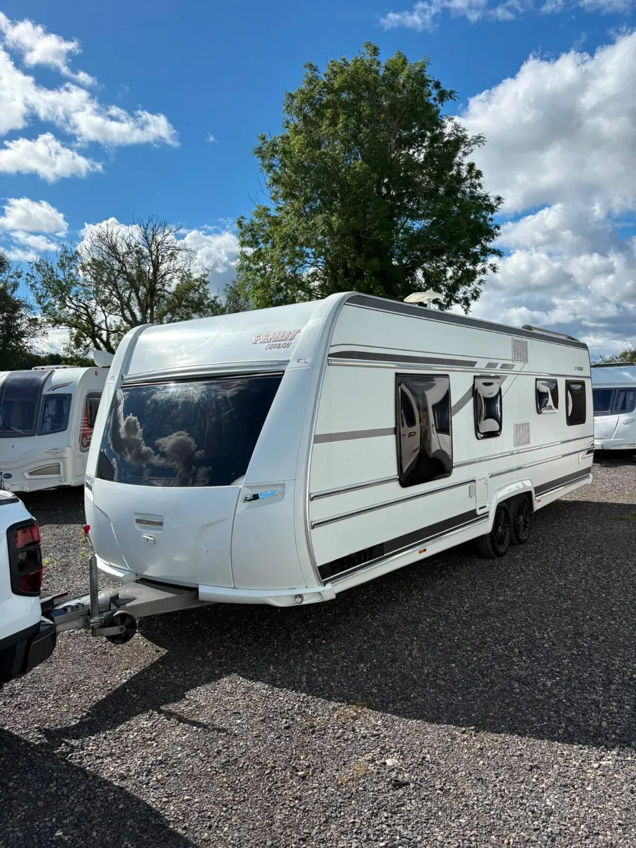 2019 Fendt Le Vogue 700 6 Berth Fix Bed Caravan - Image 3