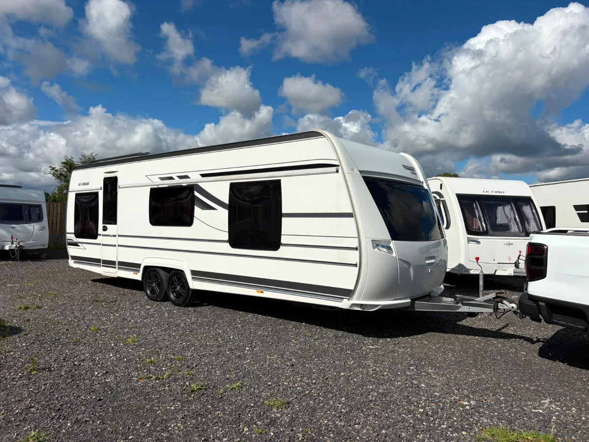 2019 Fendt Le Vogue 700 6 Berth Fix Bed Caravan - Image 1