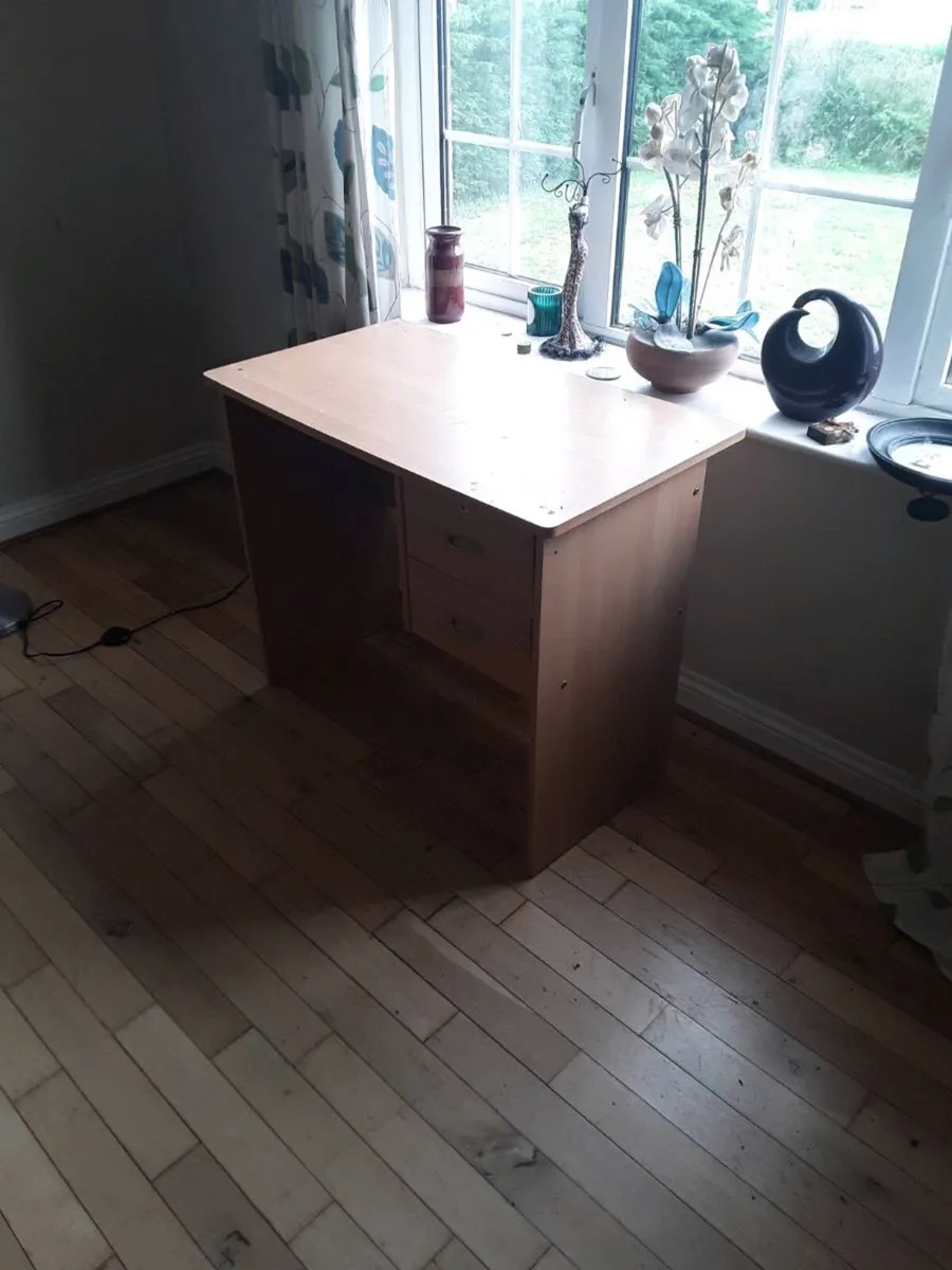 Desk with 2 drawers   10 euro - Image 2