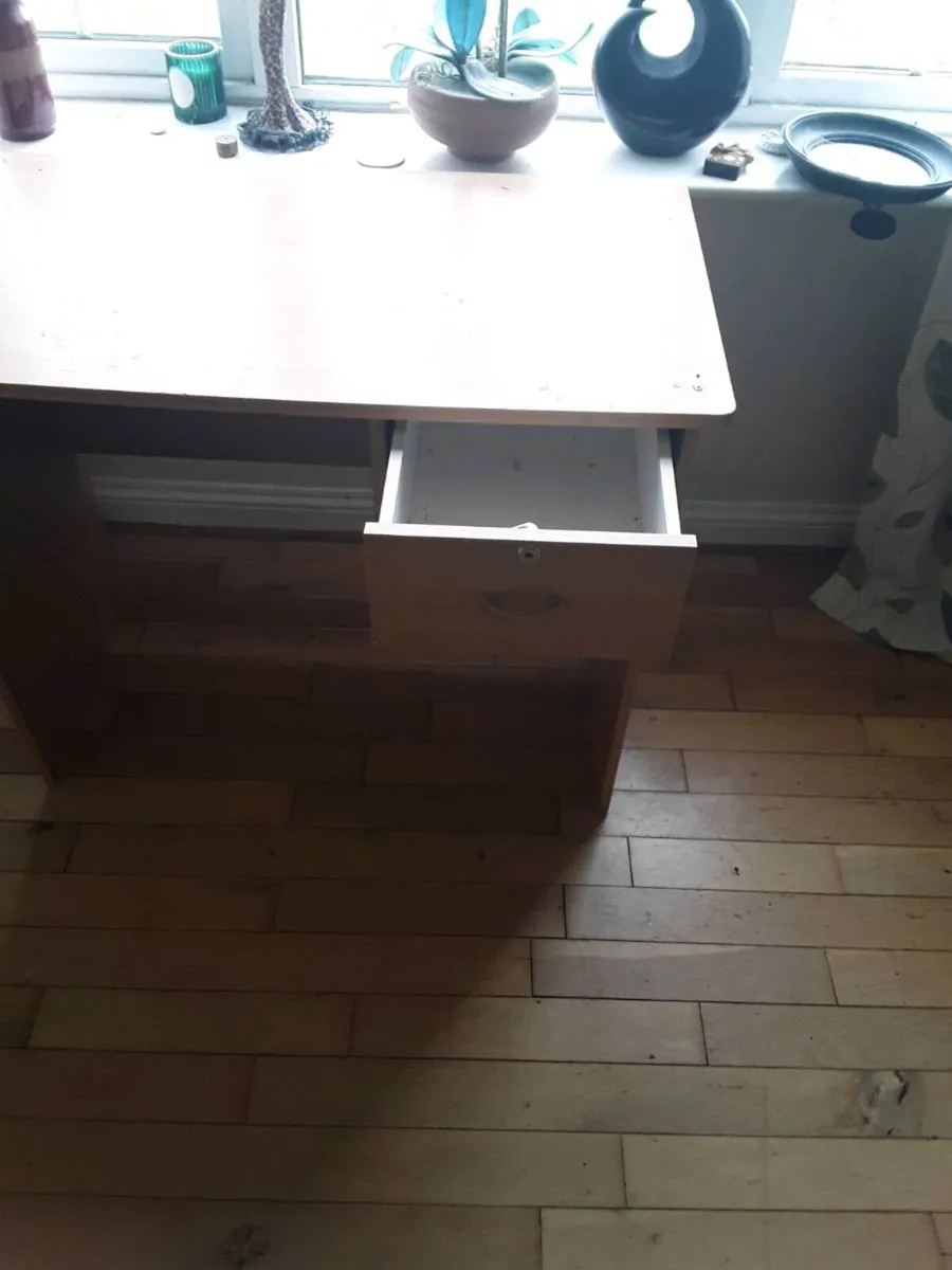 Desk with 2 drawers   10 euro - Image 3