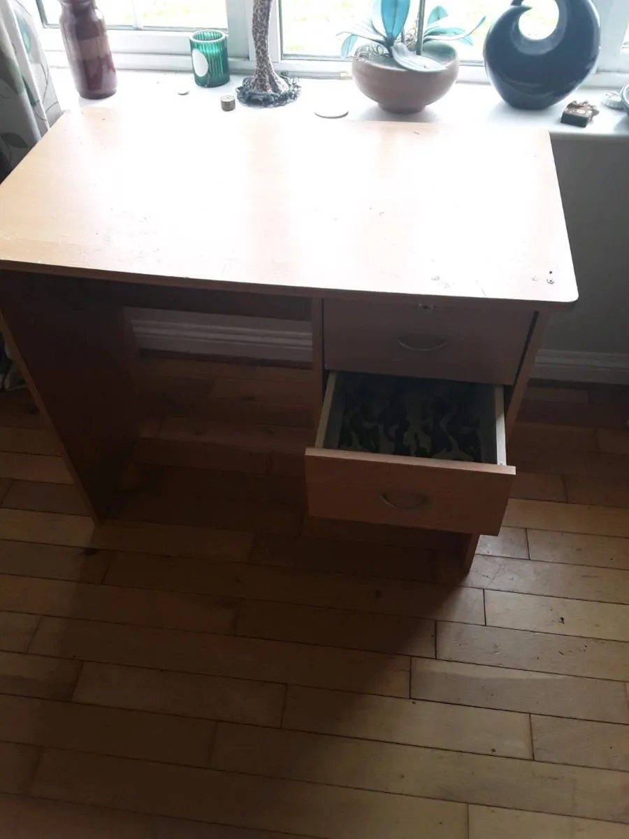 Desk with 2 drawers   10 euro - Image 4