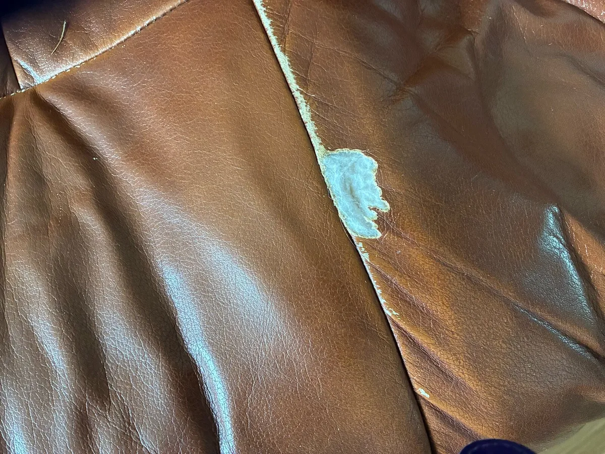 Brown leather couch with 2 armchairs - Image 4