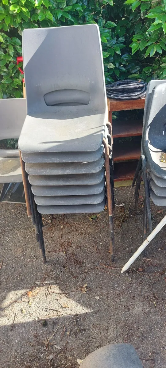 Chairs stacking (12) - Image 1