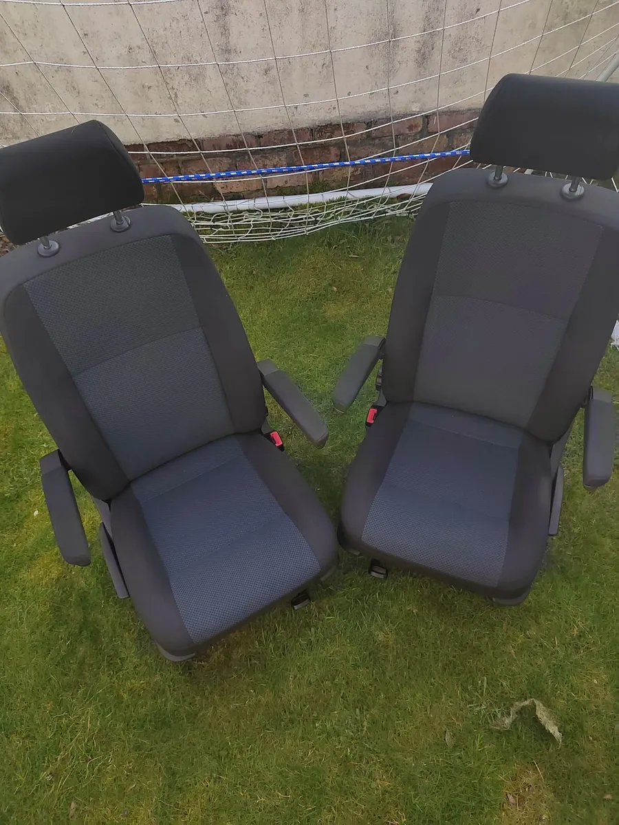 Vw transporter t6 t5  front captain Seats - Image 4