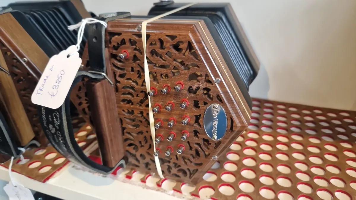 VINTAGE CONCERTINA 2nd hand