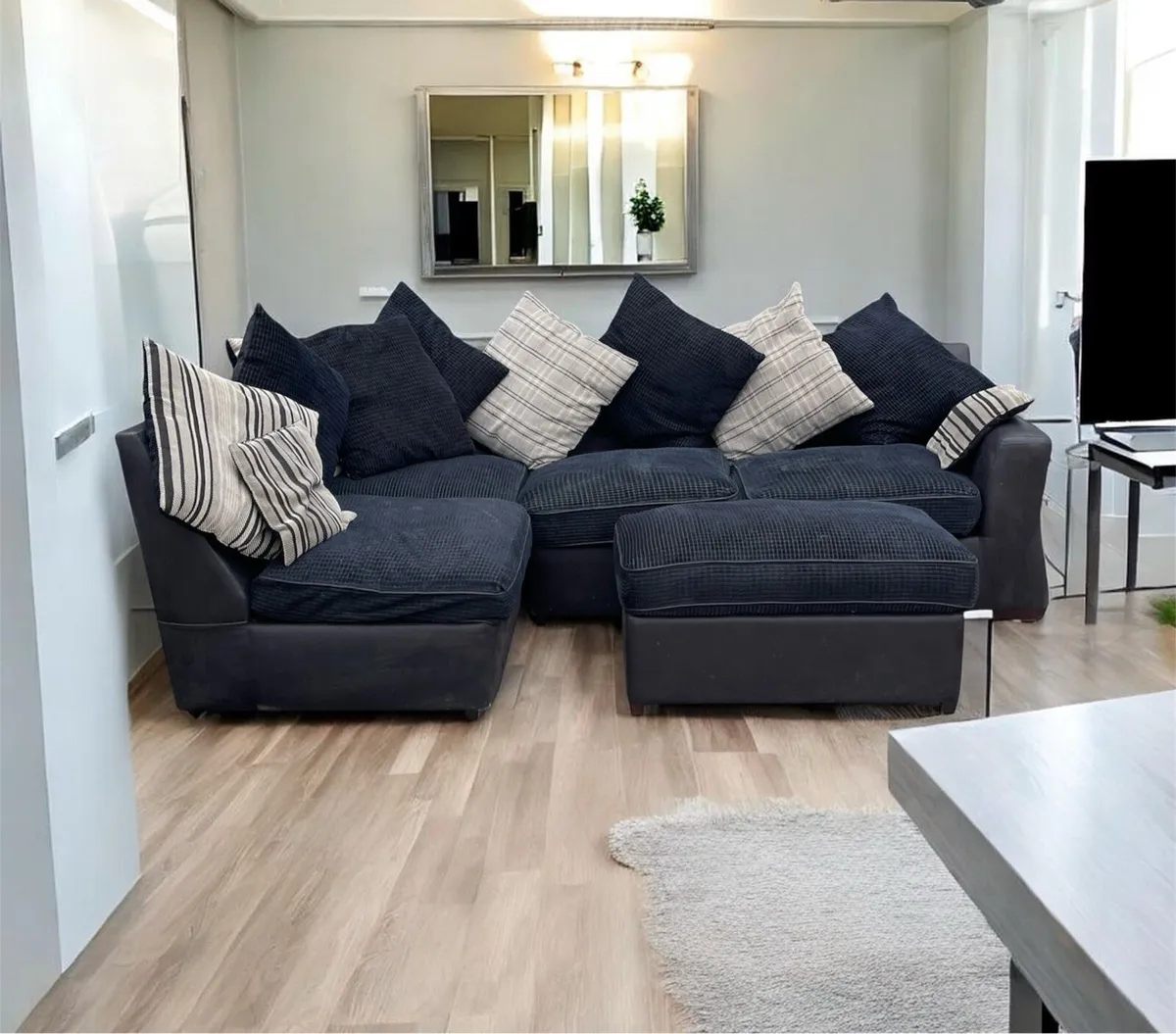 Corner sofa - Image 1