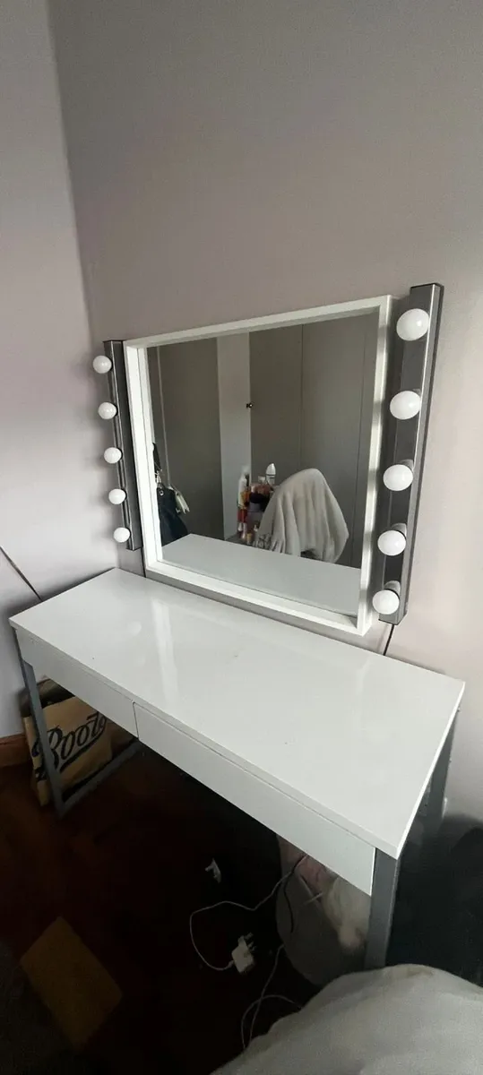 Vanity Mirror with light's and desk - Image 4