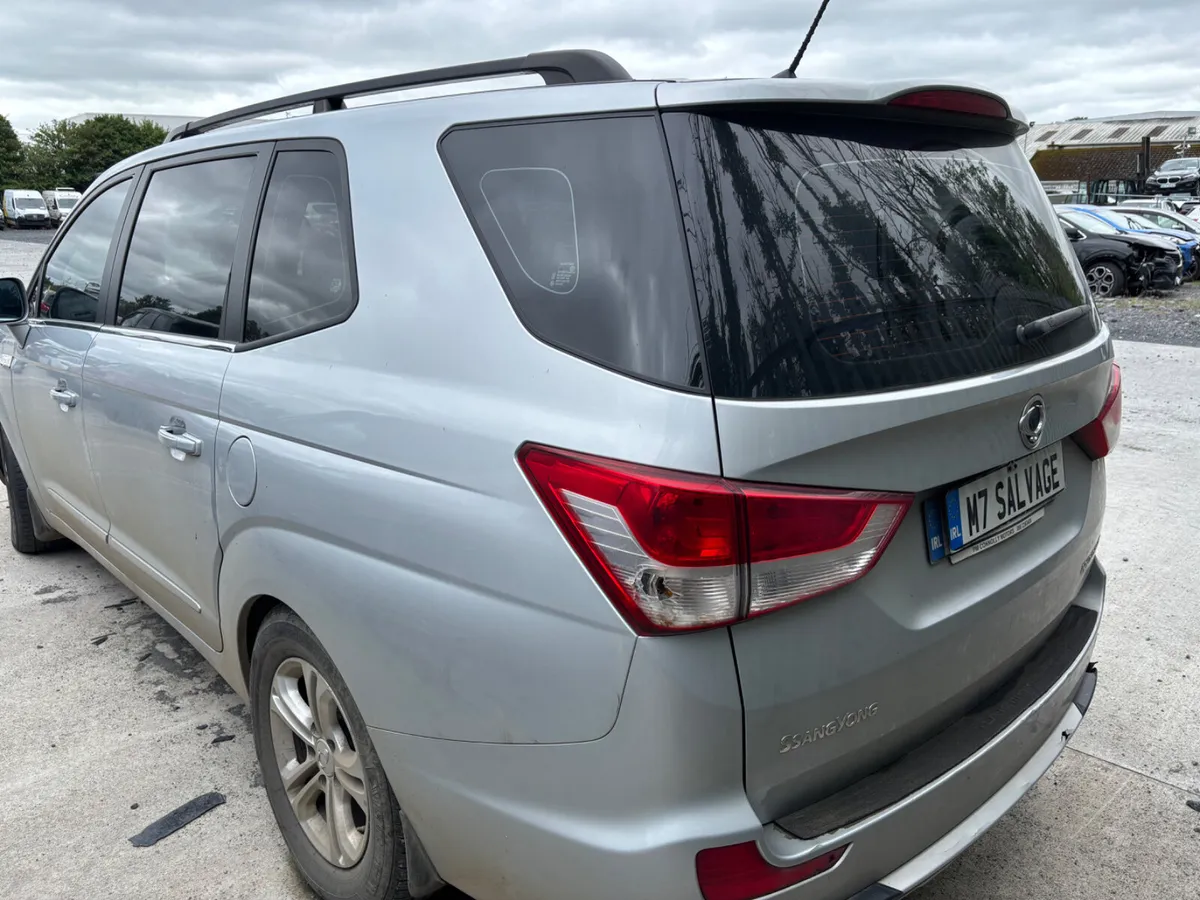18 Sanyong Radius 2.1 Diesel 7 Seats 130km Drives - Image 4