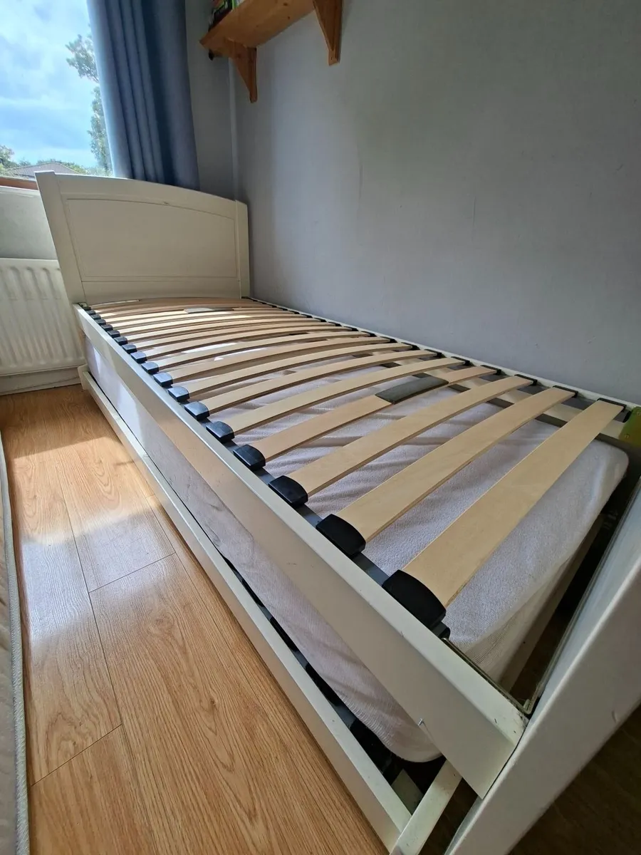 Single bed with guest bed - Image 2