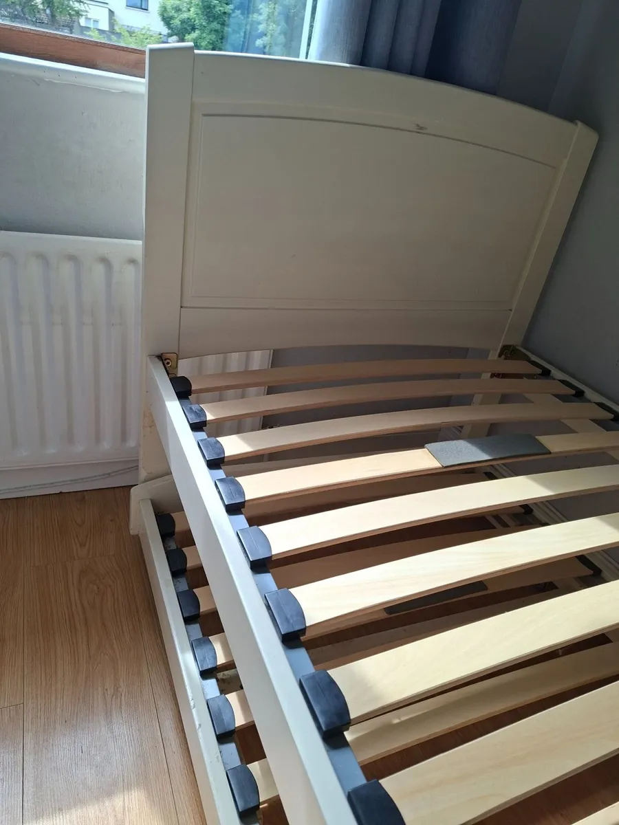 Single bed with guest bed - Image 3