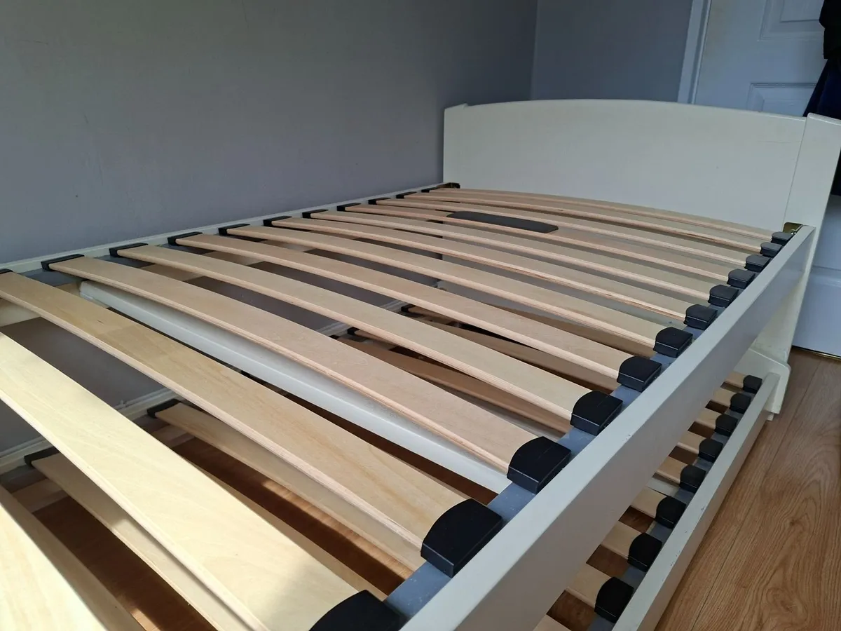 Single bed with guest bed - Image 4