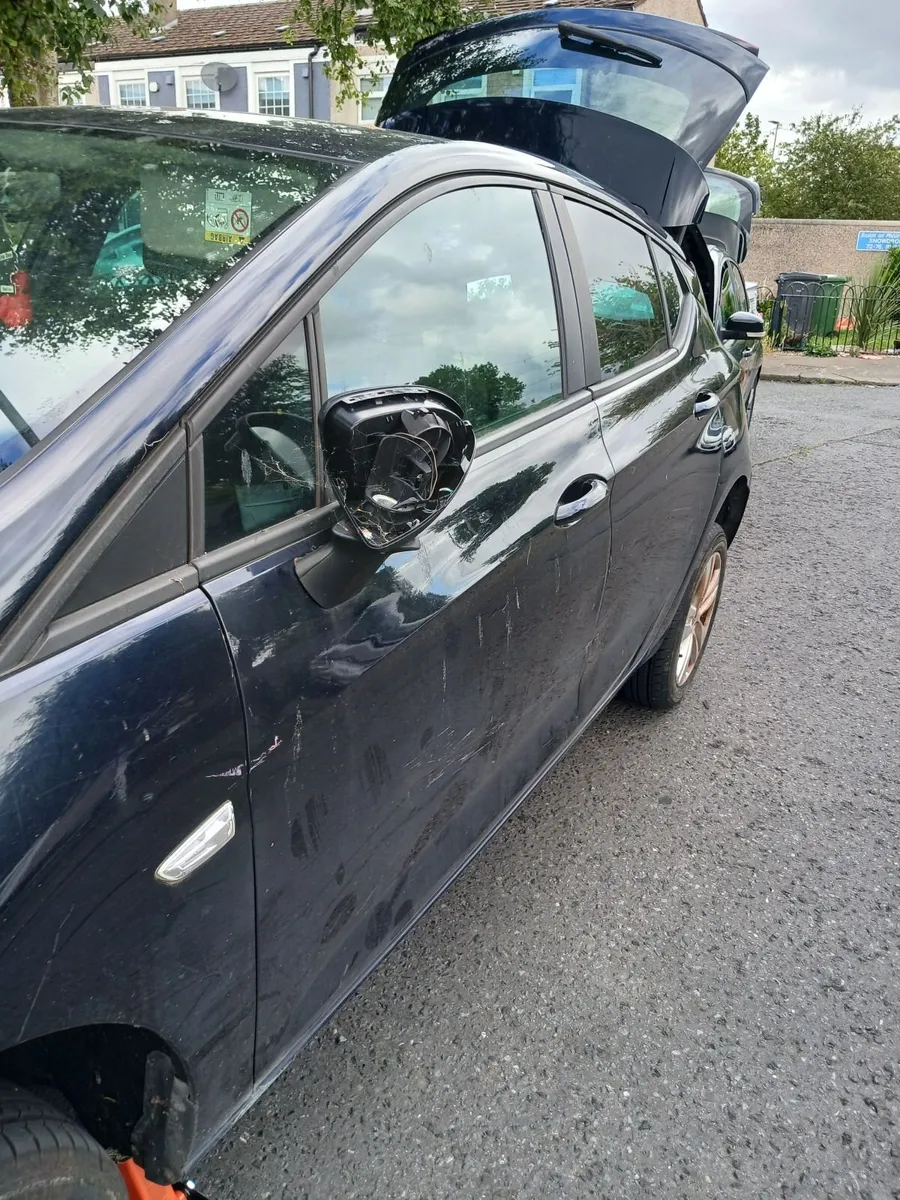 Car - Image 4