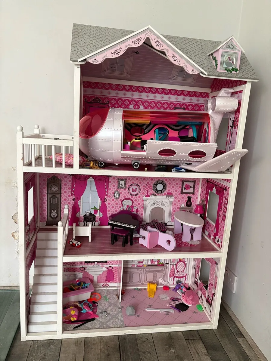 Doll house and Barbie airplane
