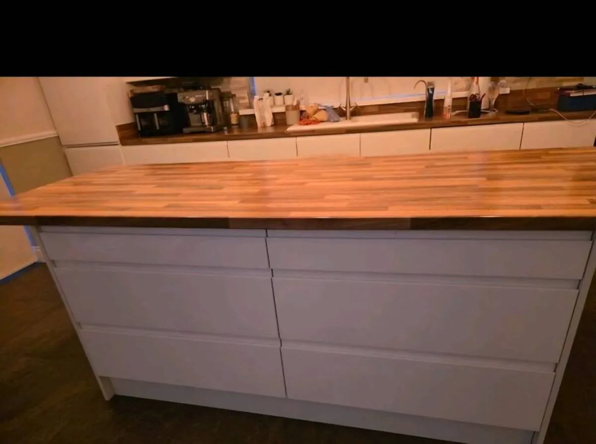Kitchen Island - Image 3