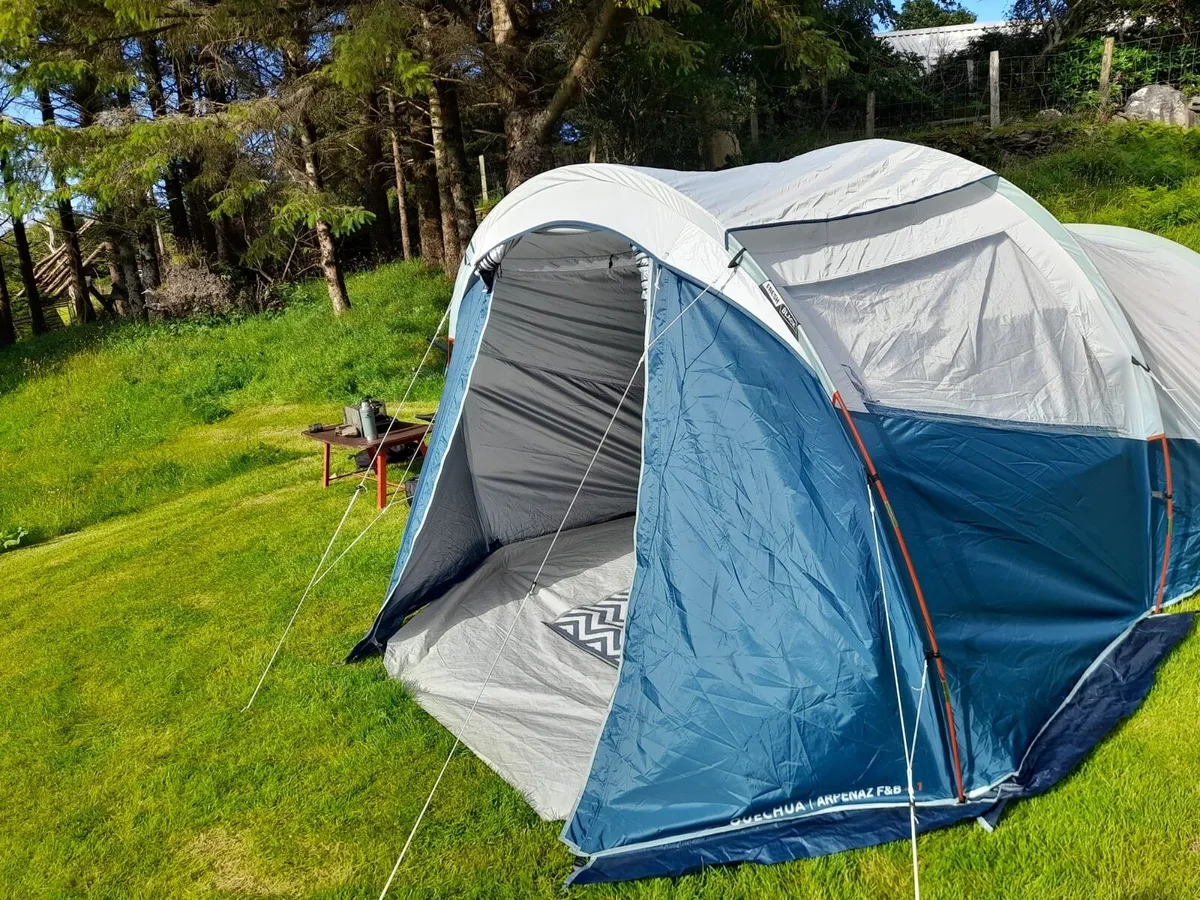 4 Man Tent with 2 Camp beds and sleeping bags - Image 3