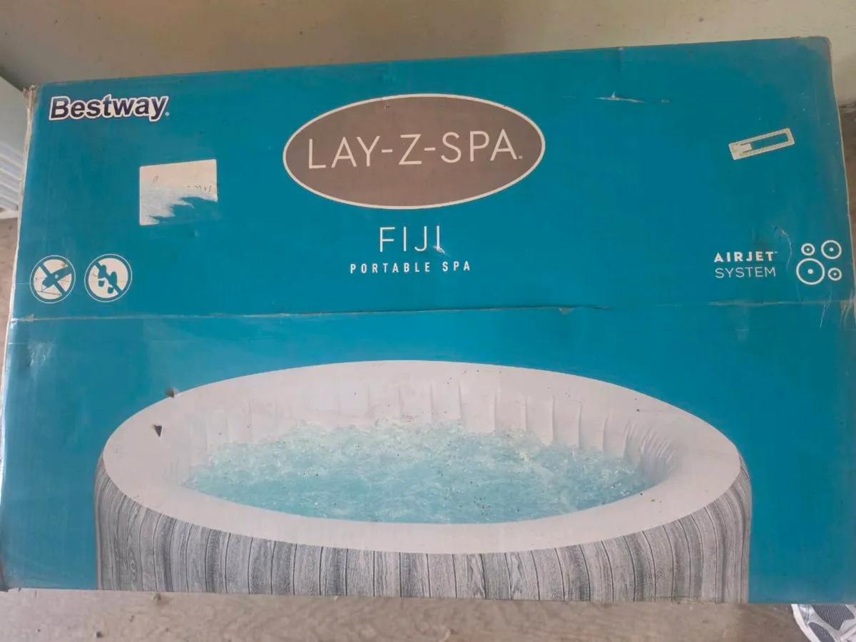 Lazy spaFiji hot tub - Image 3
