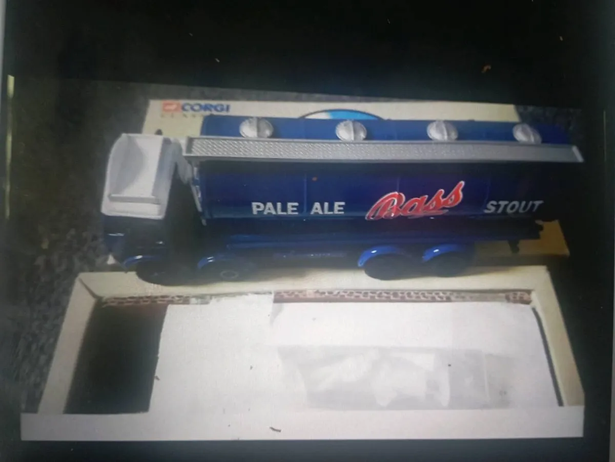 CORGI CLASSIC ERF  CYLINDRICAL TANKER BASS  TRUCK. - Image 3