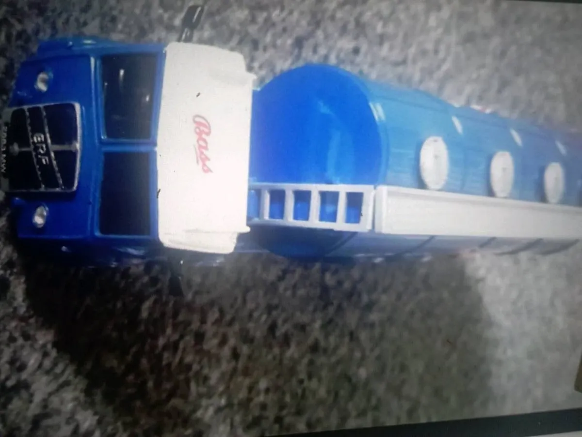 CORGI CLASSIC ERF  CYLINDRICAL TANKER BASS  TRUCK. - Image 4