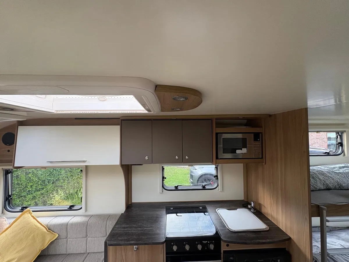 Caravan - Image 1