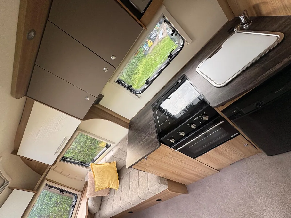 Caravan - Image 3
