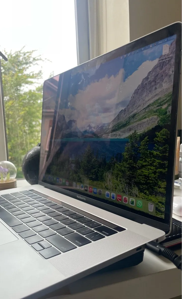 Macbook pro 15 inch 2018 - Image 2