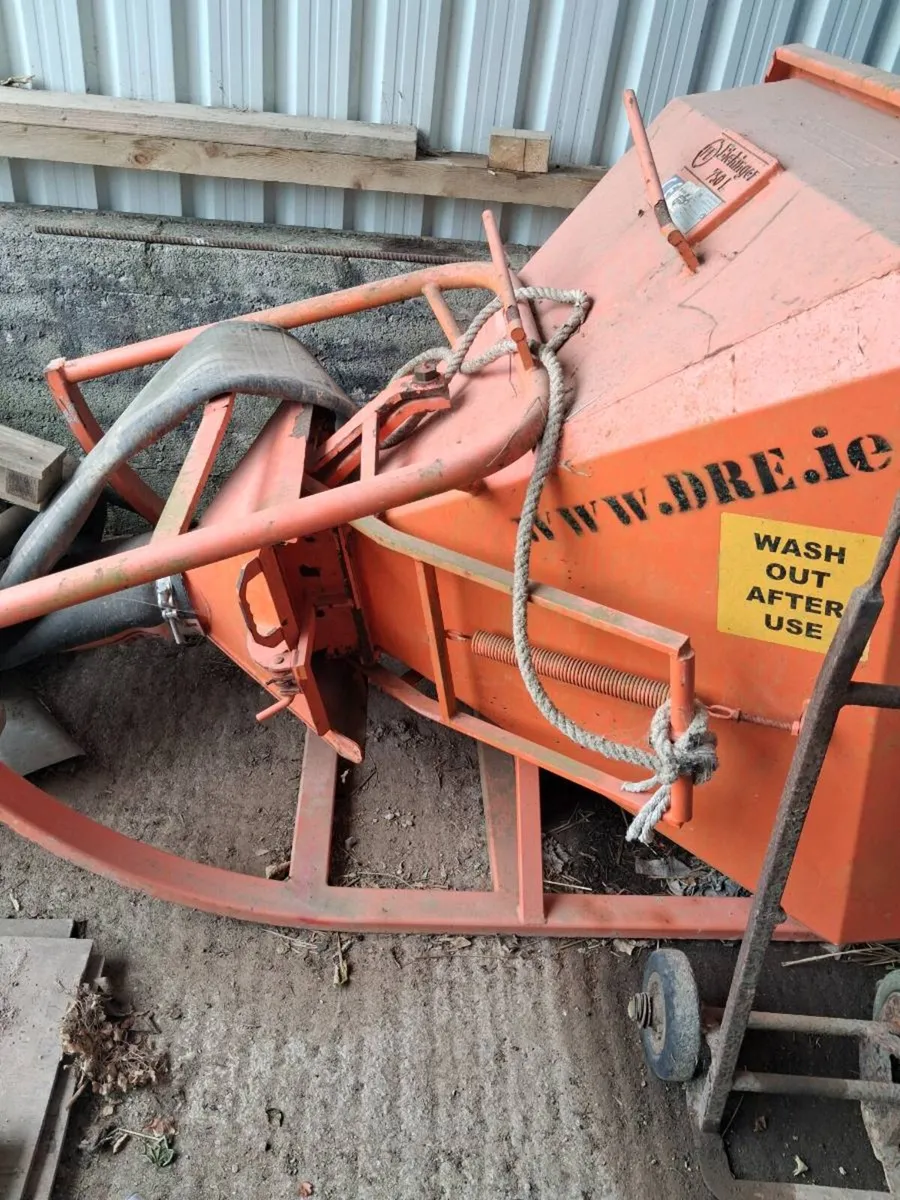 Concrete skip - Image 1