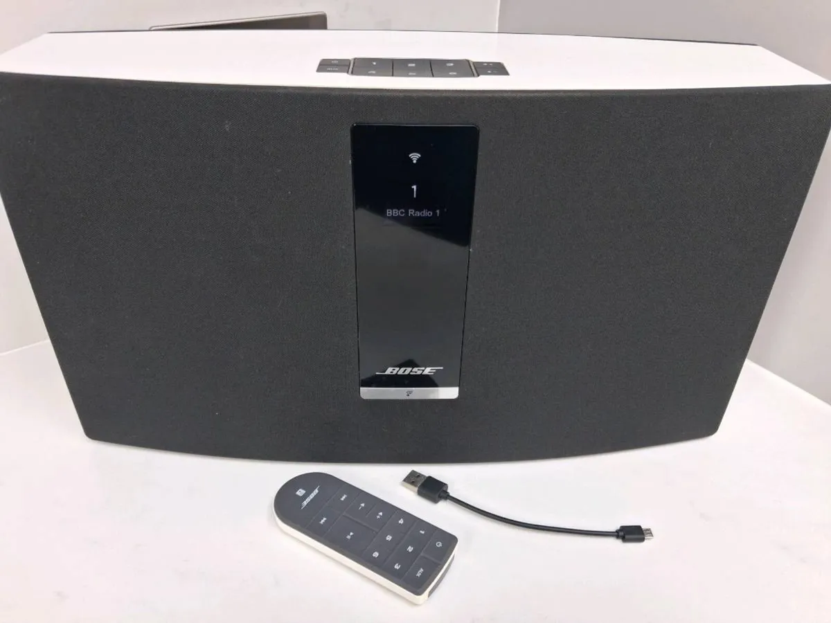 Bose SoundTouch 30 Series III Wireless Speaker - Image 2