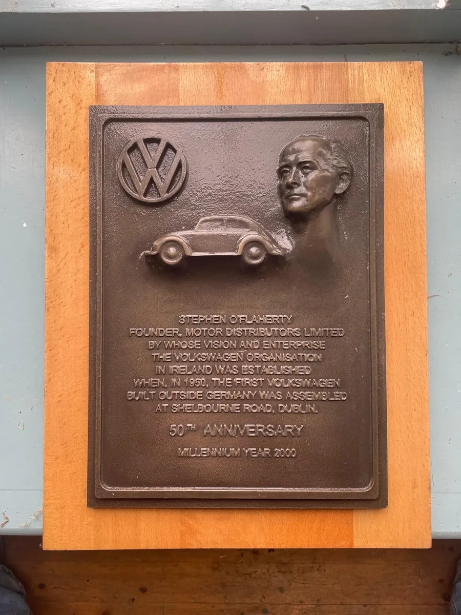 Plaque - Image 1