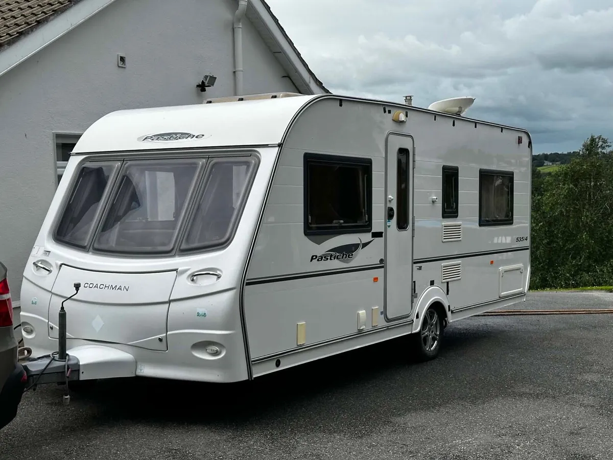 Coachman 4 berth fixed bed - Image 2